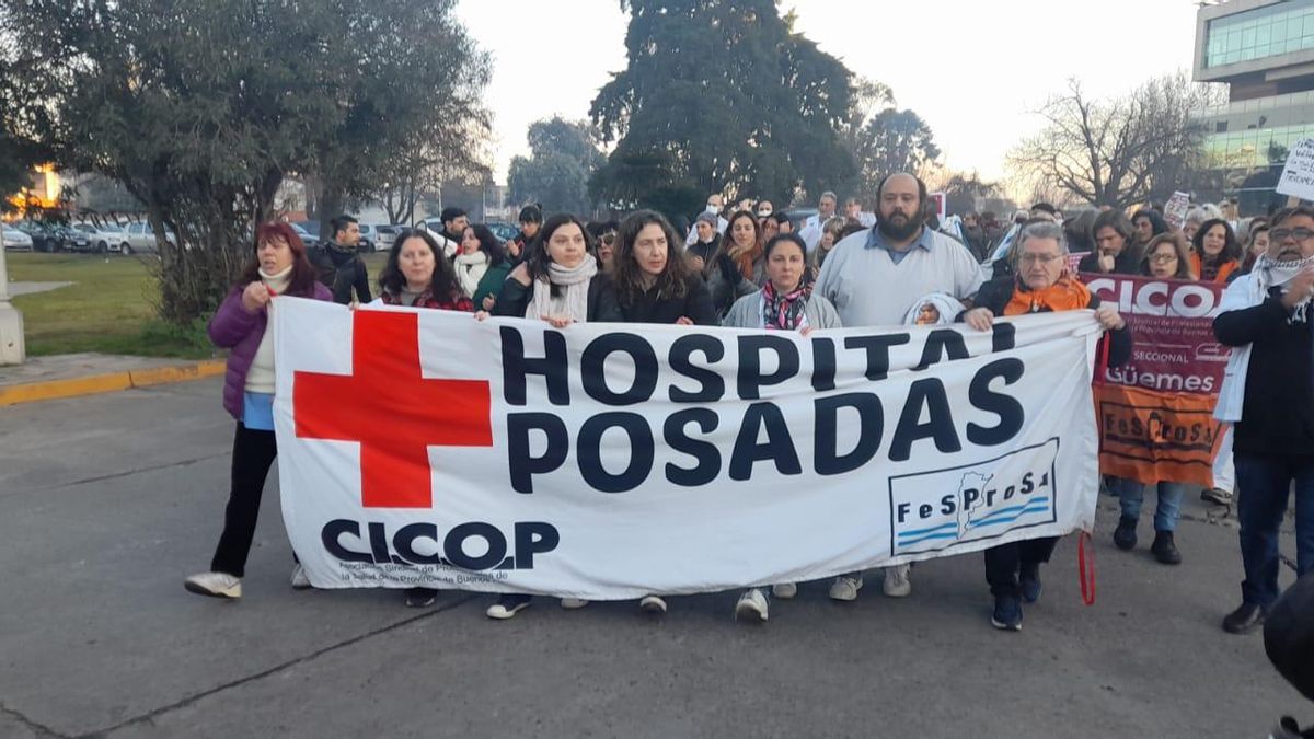 Denuncian "un plan sistemático para dinamitar la salud pública" tras los 300 despidos en el Ministerio y el Hospital Posadas