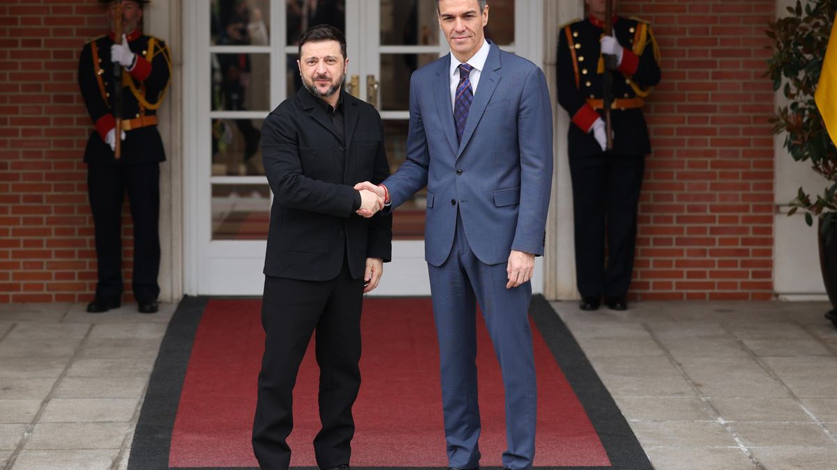 Sánchez anuncia un acuerdo con Zelenski para coproducir material militar y otros mil millones de ayuda a Ucrania