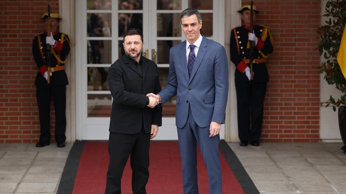 Sánchez anuncia un acuerdo con Zelenski para coproducir material militar y otros mil millones de ayuda a Ucrania