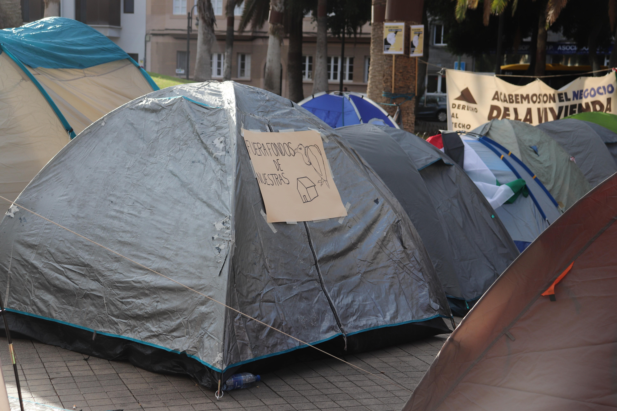 Acampada en la Plaza de la Feria (Las Palmas de Gran Canaria) por el derecho a la vivienda