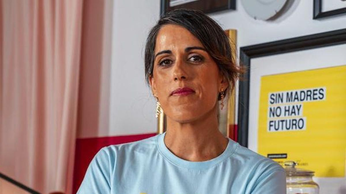 La Escuela Feminista de Los Llanos de Aridane aborda el peso invisible de la maternidad con Laura Baena