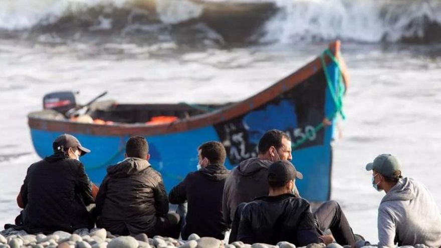 Continua la cerca dels tres desapareguts arran del naufragi d'una pastera al sud de Mallorca