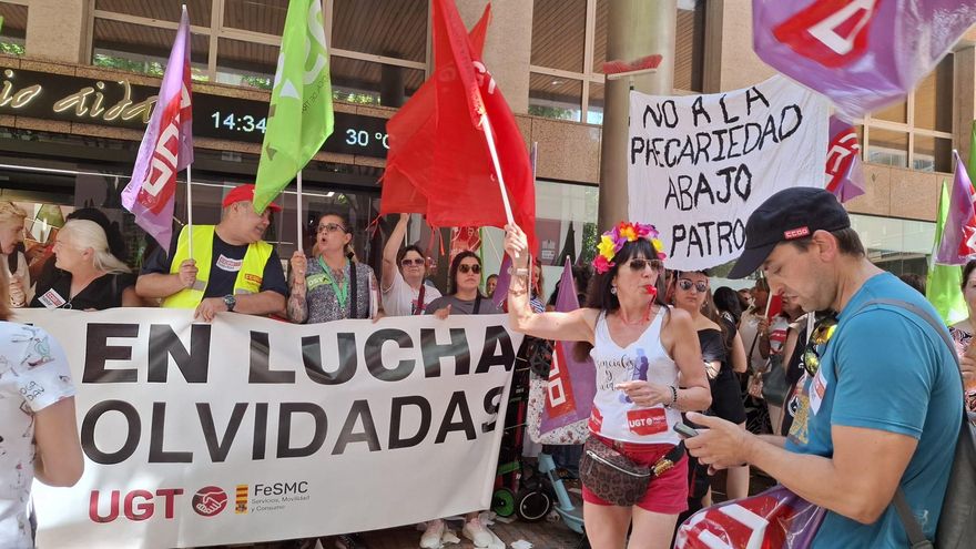 "Nos tratan como a basura. Llevo 23 años y no llego a 1.000 euros": el sector de la limpieza mantiene su plante en Zaragoza