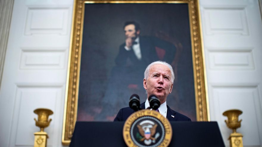 Biden lanza una estrategia "de guerra" para contener la pandemia en EEUU