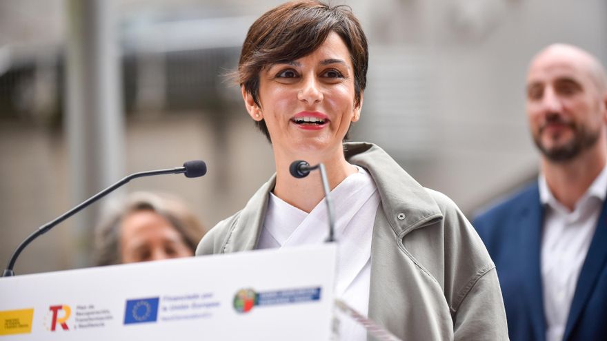 La ministra de Vivienda pide en Málaga “prohibir” pisos turísticos: “¿Dónde vivirán los que nos sirven vino y espetos?”