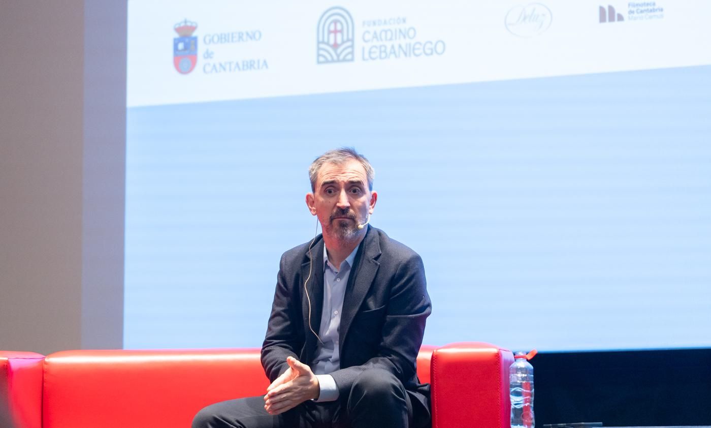 El director de elDiario.es reconoce la trayectoria de la edición cántabra del periódico.