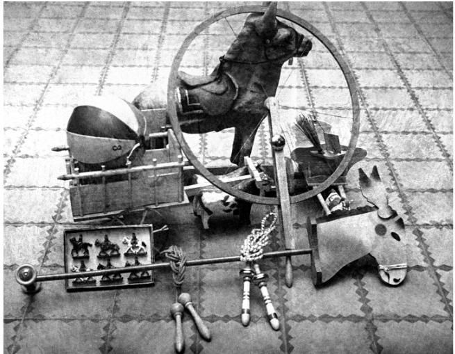 Juguetes en el  suelo. 1940