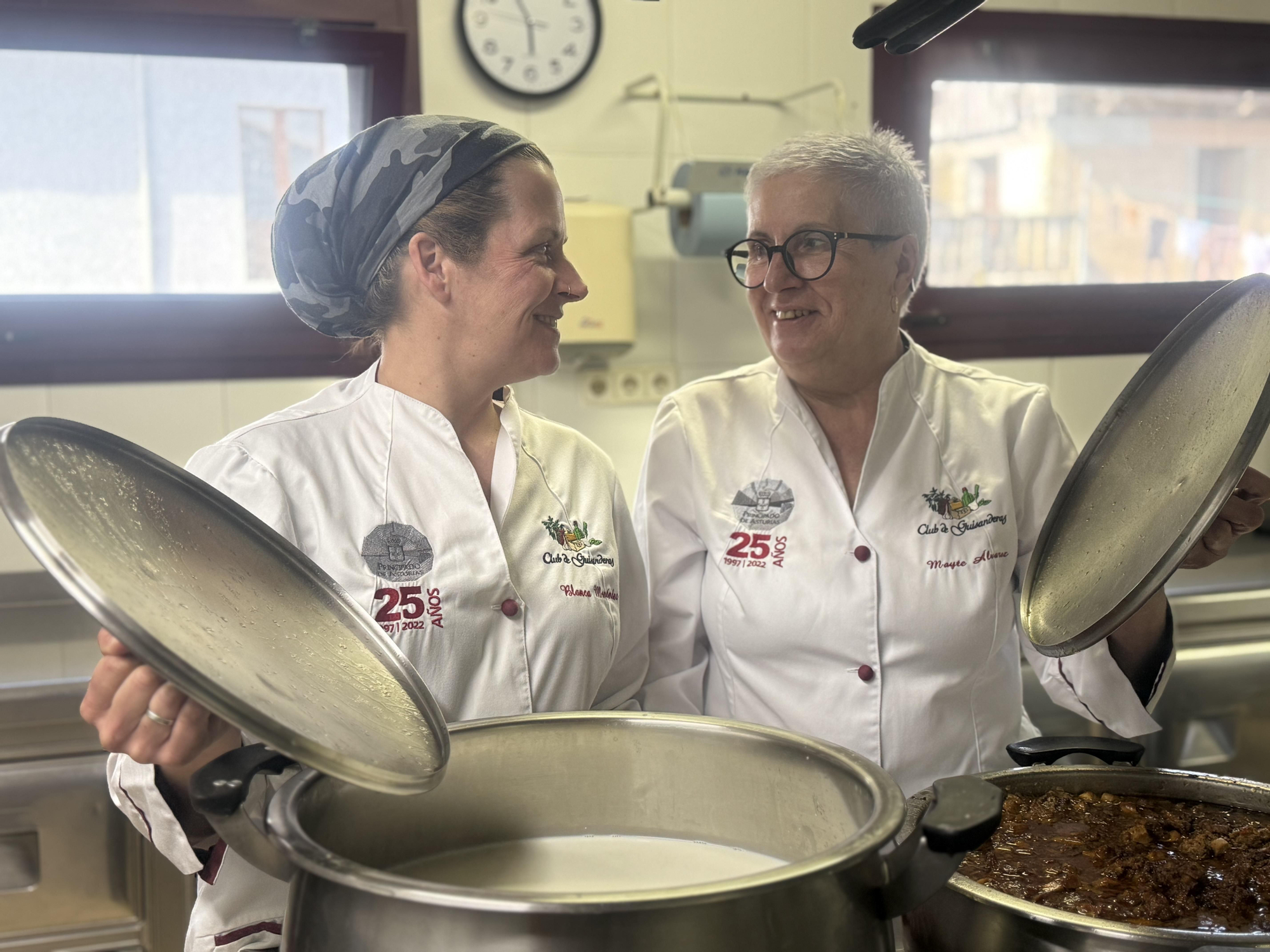 Mayte y Blanca en la cocina de Casa Lula