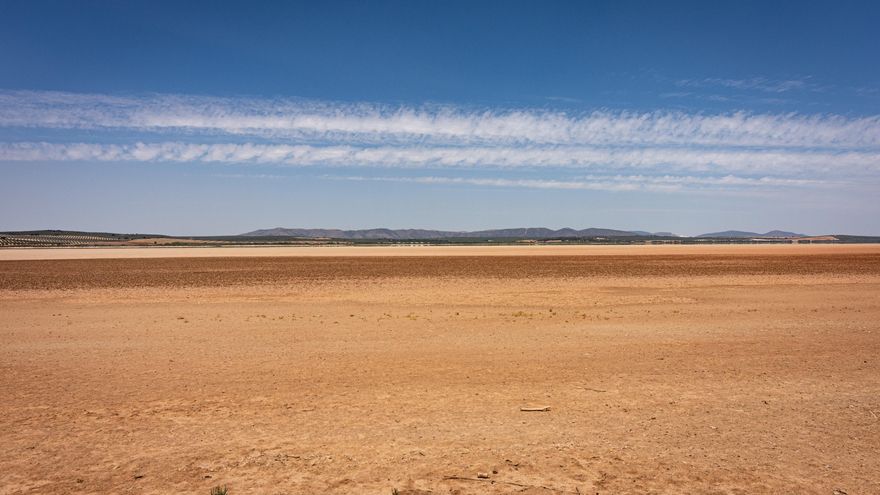 La laguna de Fuente de Piedra, a comienzos de julio | Miguel Heredia