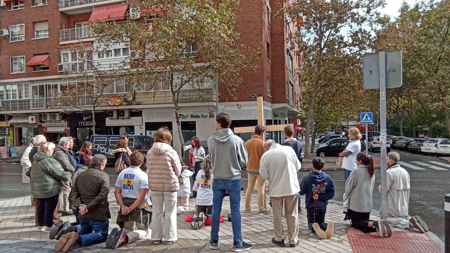 La ley que castiga el acoso antiabortista desdibuja una campaña ultracatólica: rezos a 90 metros de una clínica