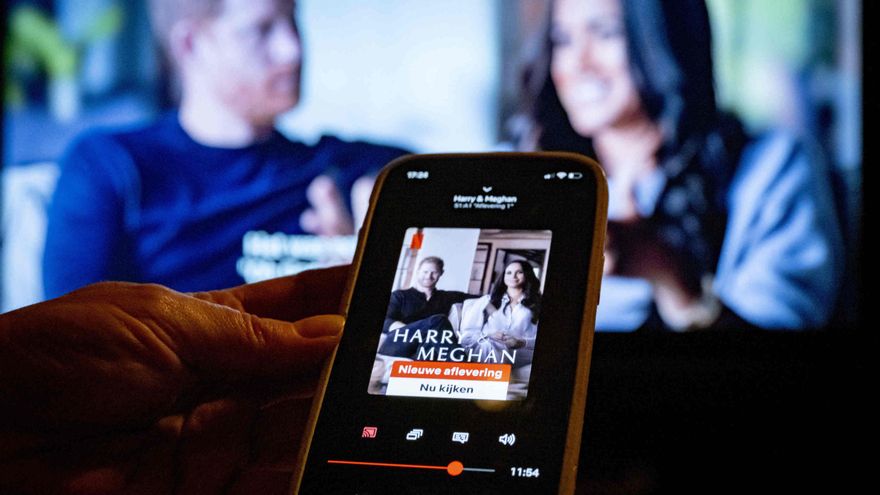 Lo que estás viendo en realidad (y todo lo que ocultan) si pones el "documental" de 'Harry y Meghan' en Netflix
