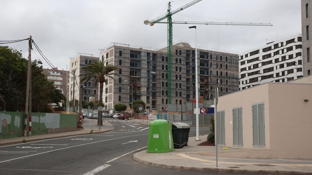 Edificios en construcción entre la Carretera de Chile y la calle Doctor Alfonso Chiscano Díaz, en Las Palmas de Gran Canaria. (ALEJANDRO RAMOS)