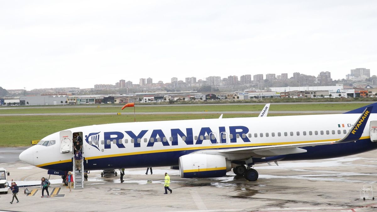 Cantabria negocia con Ryanair y otras aerolíneas para recuperar las cuatro rutas perdidas y tres nuevas