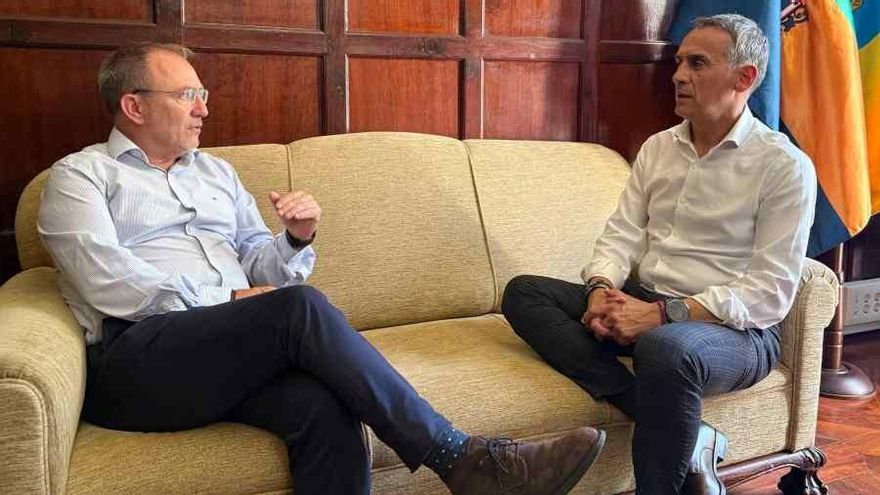 Sergio Rodríguez, presidente del Cabildo, y Javier Llamas, alcalde de Los Llanos de Aridane.