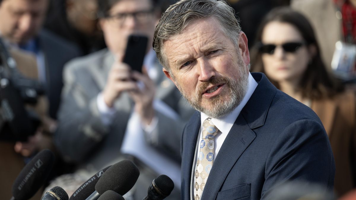 Thomas Massie, uno de los congresistas más críticos con Trump, pierde las primarias republicanas ante el candidato del presidente