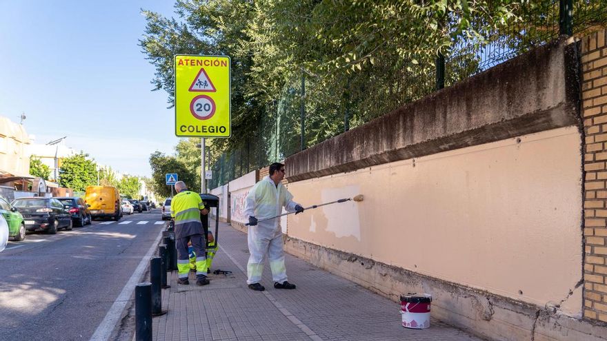 El alcalde de Sevilla privatiza la limpieza de los colegios a la vez que defiende que "no se perderá ningún empleo público"