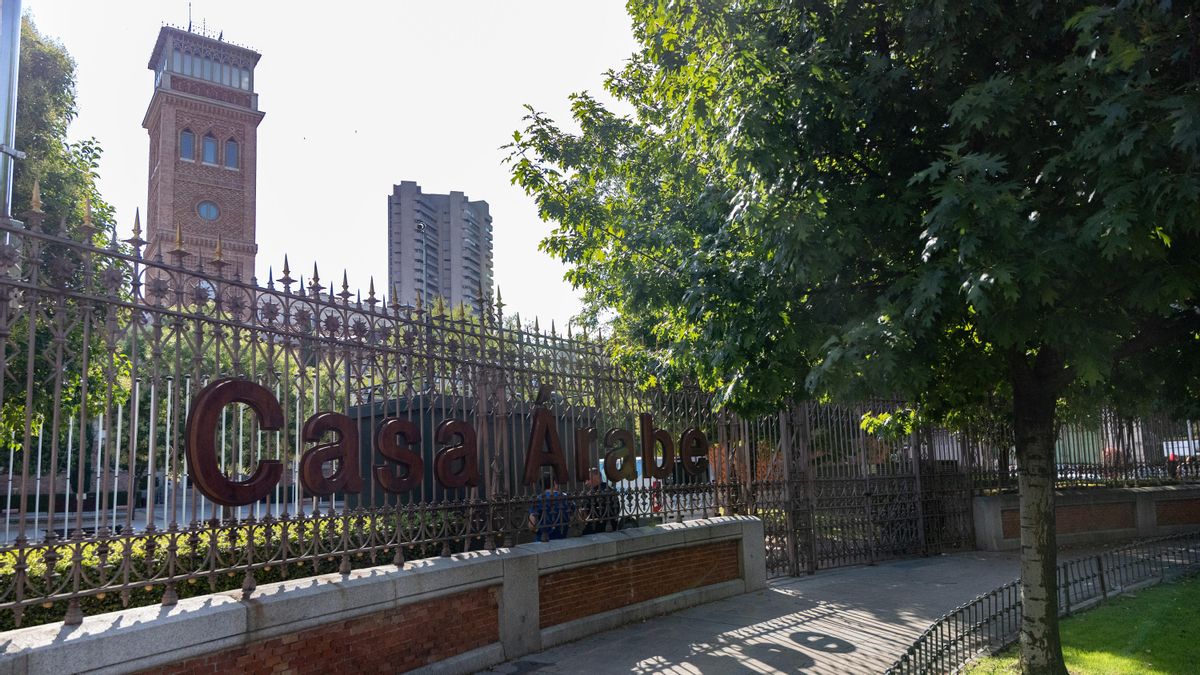 Albares abre diálogo "constructivo" y "cordial" con Almeida para intentar frenar el desalojo municipal de Casa Árabe