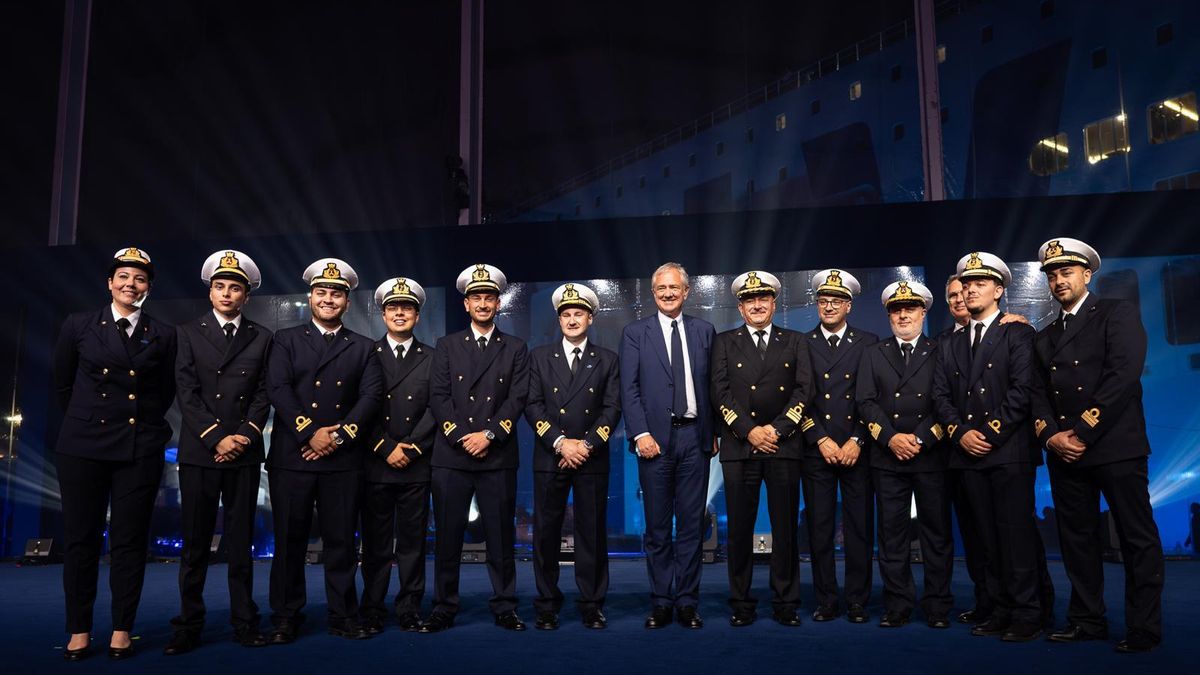 La tripulación del ferry Aurora durante su bautizo en Tánger.