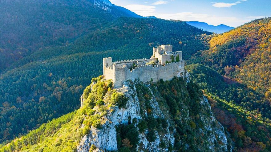 Entre fortalezas imposibles y pueblos medievales: así es la ruta que sigue las huellas de los cátaros en el sur de Francia