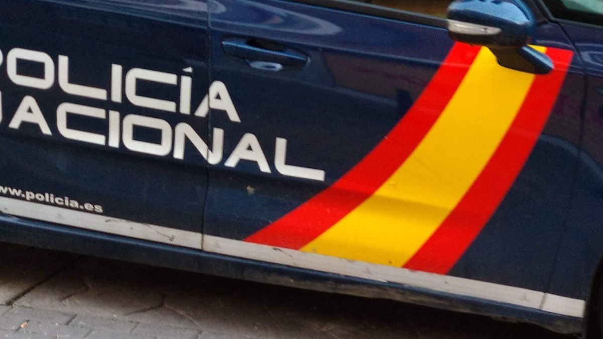 Archivo - Vehículo de la Policía Nacional