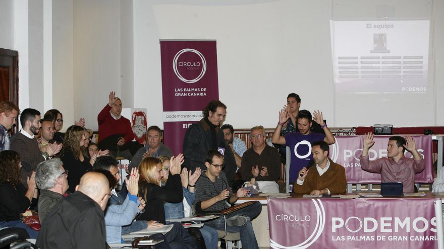 Una de las primeras asambleas de Podemos Canarias. (ALEJANDRO RAMOS)