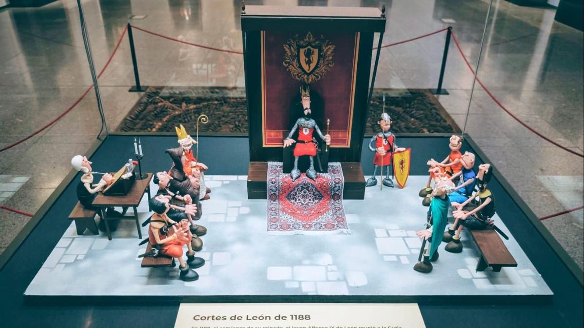 Una exposición en plastilina recoge una escena de las Cortes de 1188 en el Museo de los Pueblos Leoneses