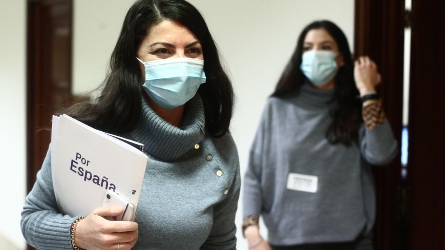 La portavoz adjunta de Vox, Macarena Olona se dirige a la Sala Mariana Pineda de la Cámara Baja para participar en la Junta de Portavoces de los Grupos Parlamentarios en el Congreso de los Diputados, en Madrid (España), a 25 de enero de 2021.