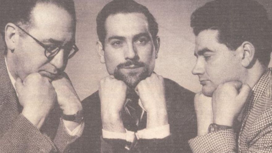 Ángel Crespo, a la derecha, con Gabino Alejandro Carriedo y el conquense Federico Muelas