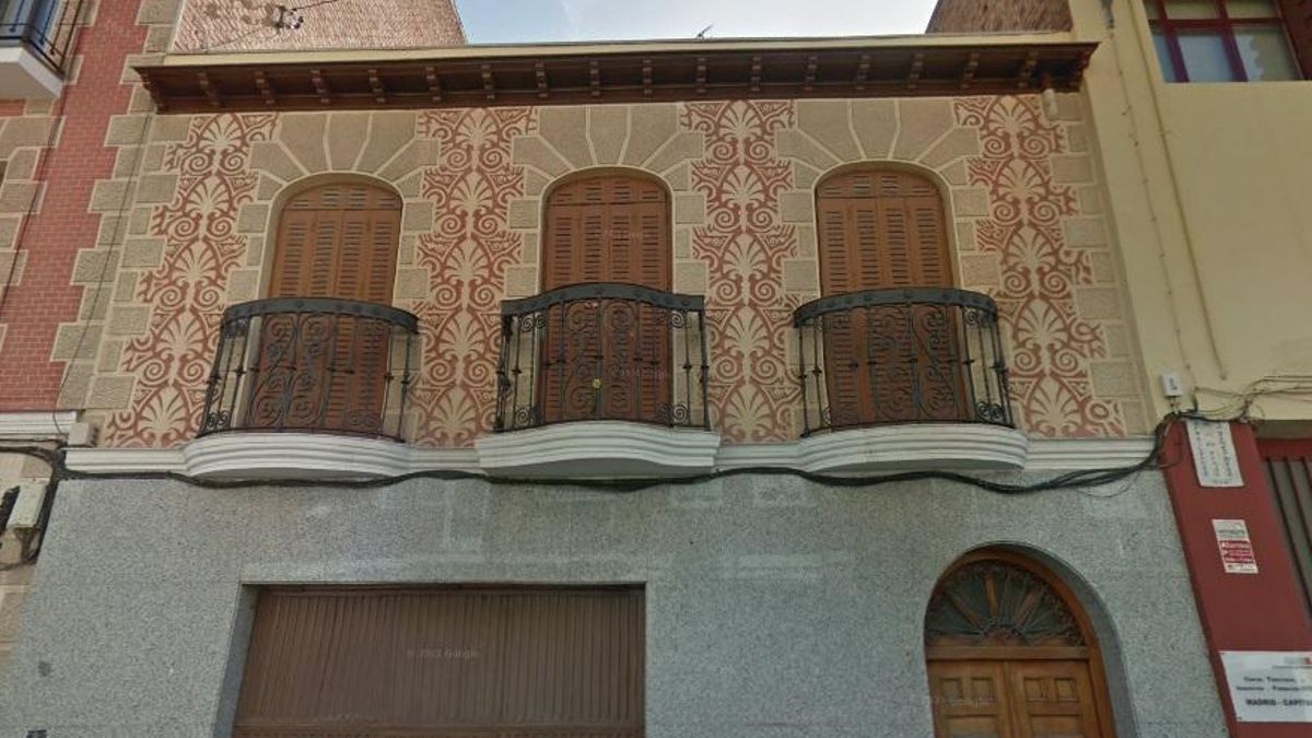 La casa de un piso de la calle Limonero era muy apreciada por su rejería y la decoración de su fachada