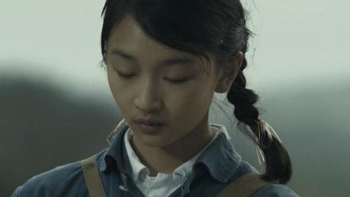 Fotograma de la película 'Amor bajo el espino blanco'.