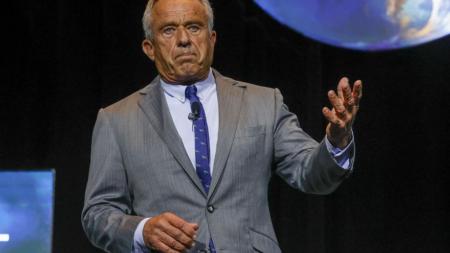El independiente Robert F. Kennedy Jr. suspende su campaña a la presidencia y da su apoyo a Donald Trump