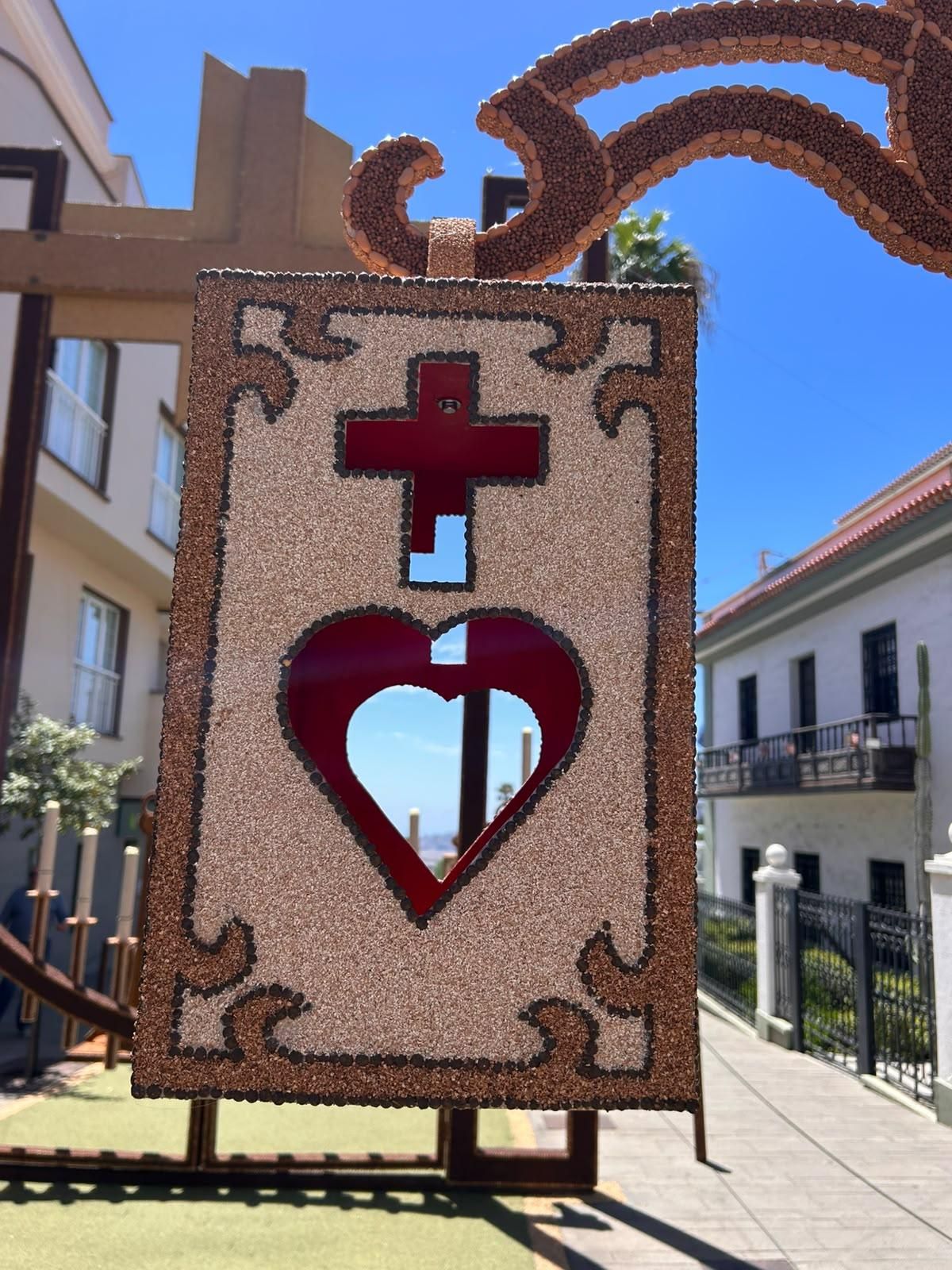 El Sagrado Corazón de Jesús llena las calles de El Paso de arte  y devoción. LA PALMA AHORA