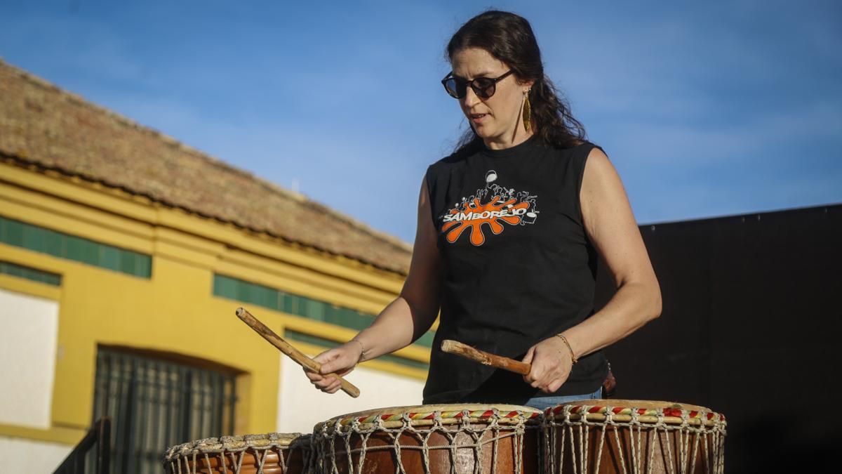 X Noche Negra Córdoba exhibición de percusión y danza africana y taller de danza de camerún