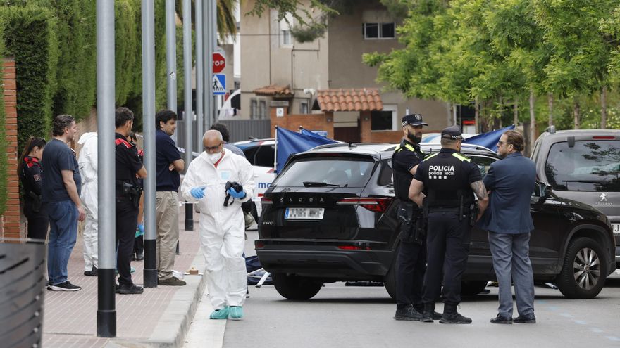 Los Mossos detienen a un hombre que mató a una mujer en plena calle en Esplugues de Llobregat