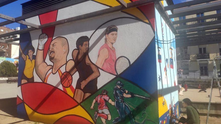 La 'plaza de los dominicanos' de Tetuán se llena de murales que explican su cultura