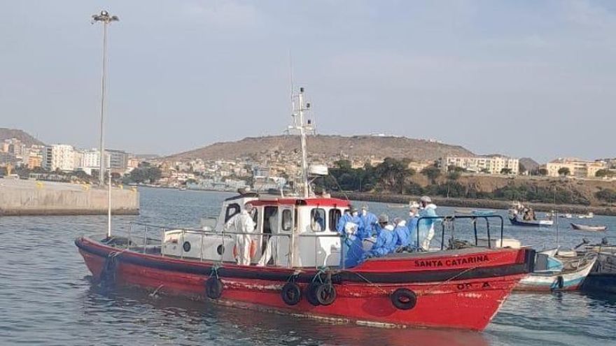 El crucero MV Hondius, atracado.