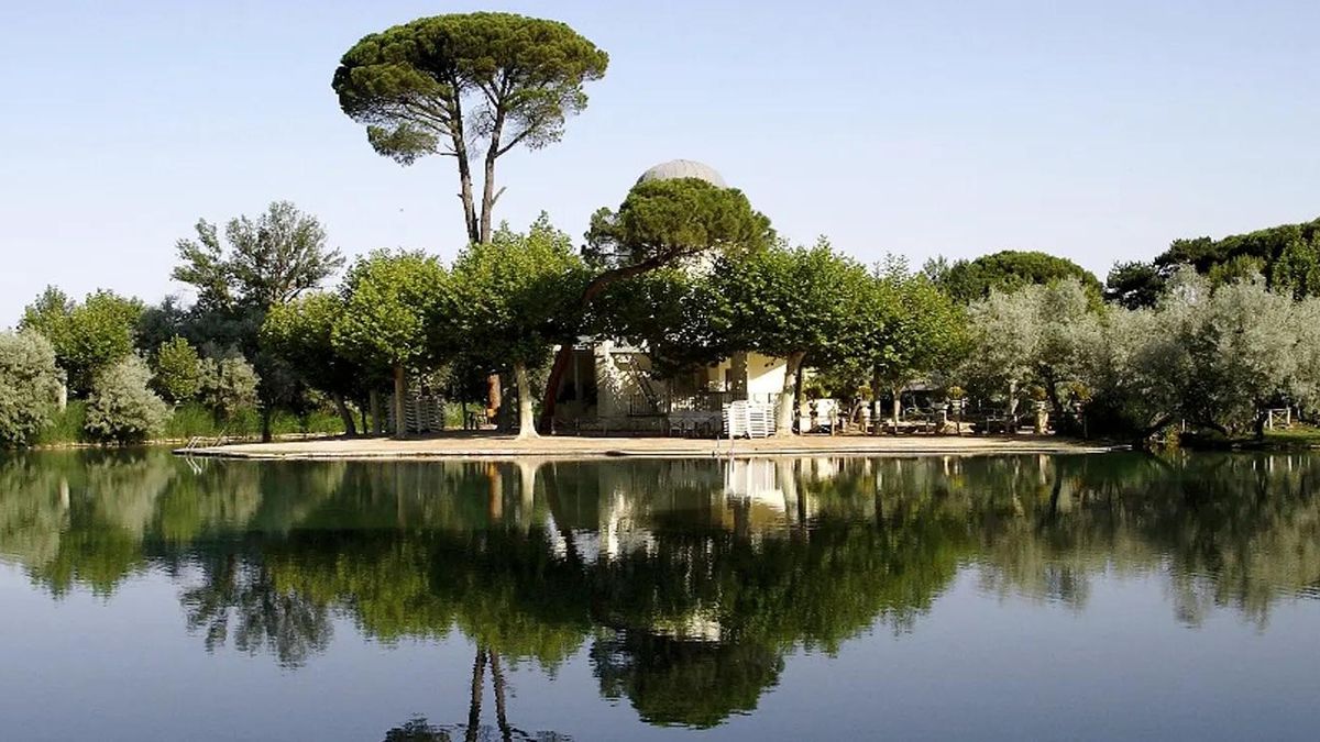Todos los secretos del pueblo de Aragón que alberga un lago termal único en Europa