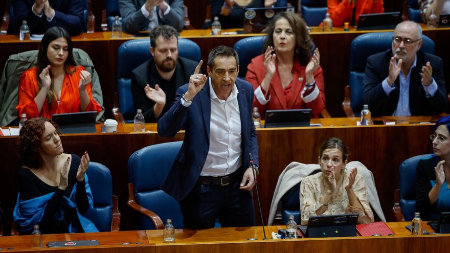Emilio Delgado interviene durante el pleno de la Asamblea regional celebrado este jueves.