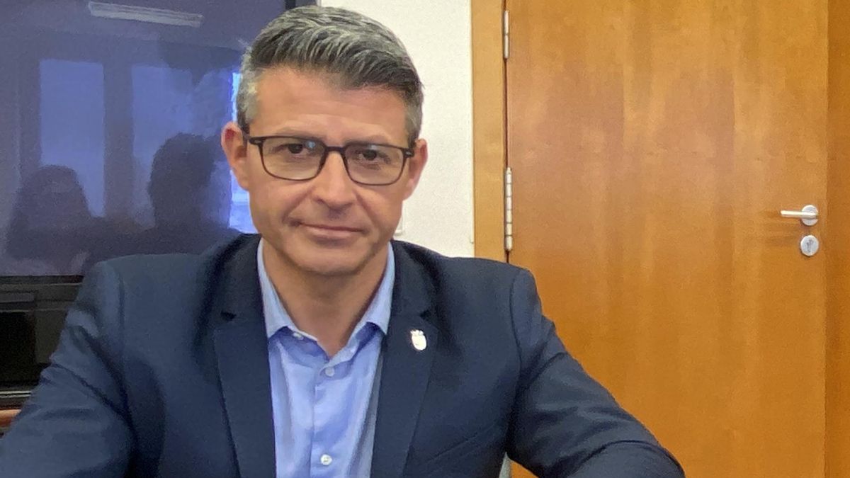 El alcalde de Almussafes, acusado de acoso, anuncia un nuevo partido con sus concejales tras ser expulsado del PSPV