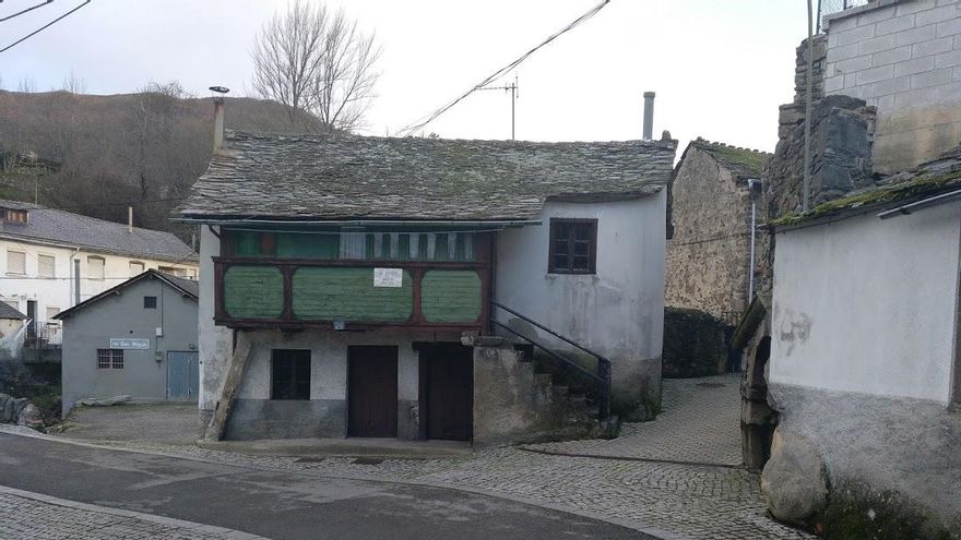 Casa de San Miguel de Laciana donde Sergio tuvo su carpintería