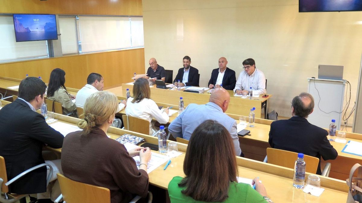 La reunión del Consorcio de las Vías Verdes de la Región de Murcia fue presidida por el director general del Instituto de Turismo, Juan Francisco Martínez