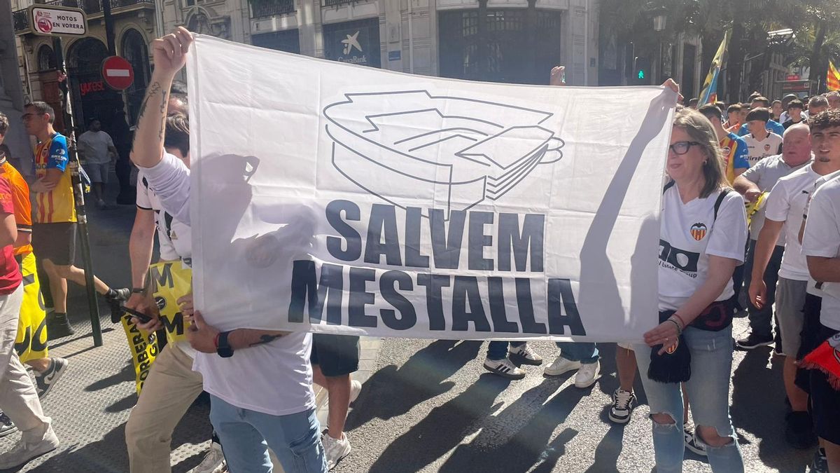 Valencianistas reivindican que se salve al viejo Mestalla del derribo.