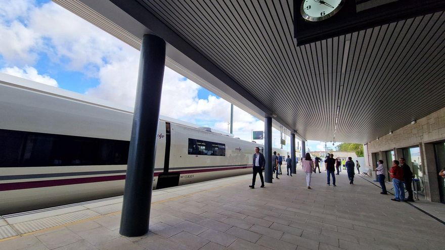El recién estrenado tren extremeño no levanta cabeza: nuevo retraso de 70 minutos a Madrid