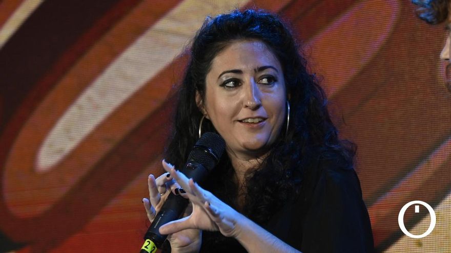 Azahara Palomeque vuelve a la poesía con un libro "político, erótico y ecológico"