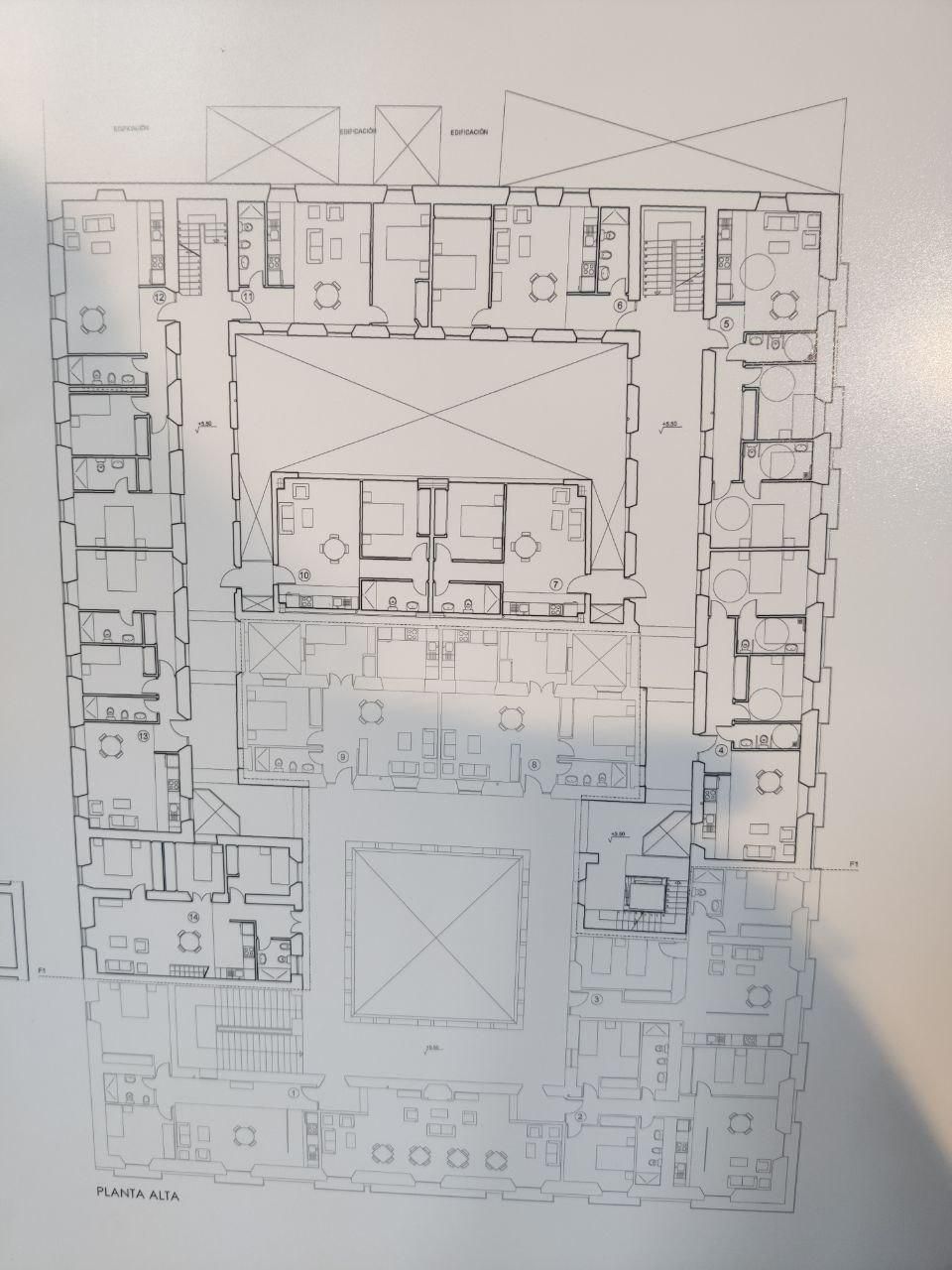 La zona perfilada de negro es la que corresponde con la parte trasera, y la que se reformará en primer lugar