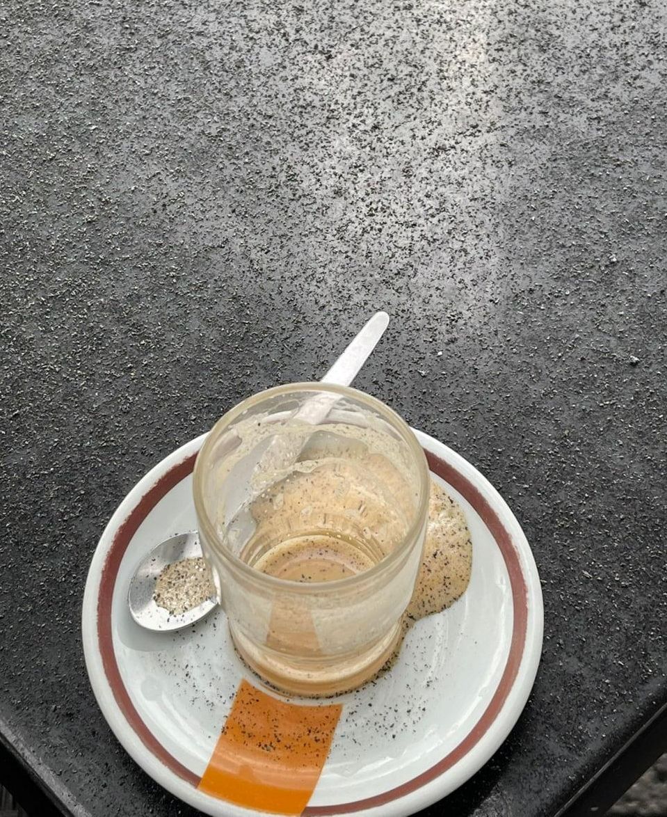 Caída de cenizas volcánicas en una terraza en Santa Cruz de La Palma