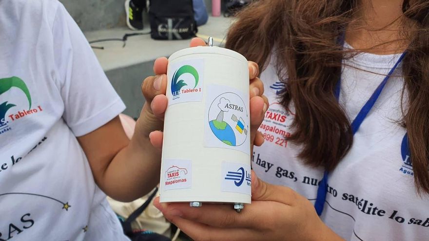 Alumnado del IES Tablero I en la competición CanSat.