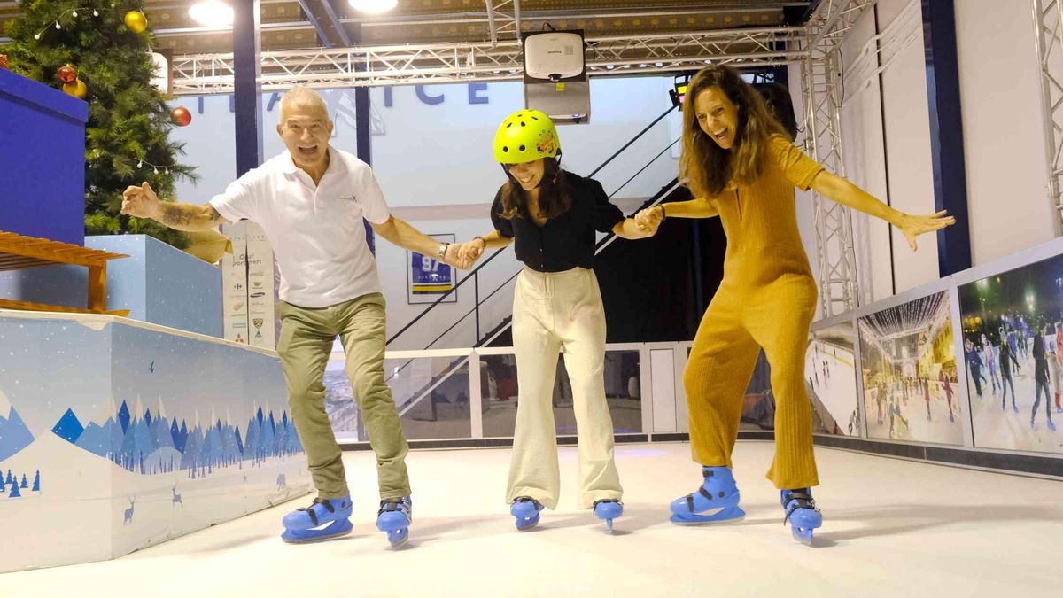 Empleados de Xtraice disfrutan de la pista expositiva que tienen en sus instalaciones.