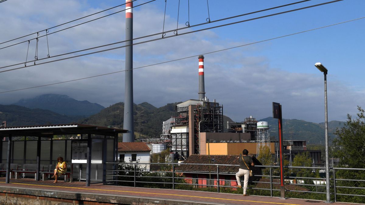 Red Eléctrica prohíbe parar centrales por mantenimiento tras declararse no disponibles el 35% de las plantas de gas