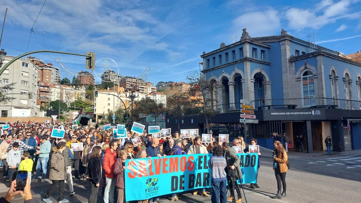 Demonstração no mercado de Puerchico, onde está prevista a instalação do McDonald's.